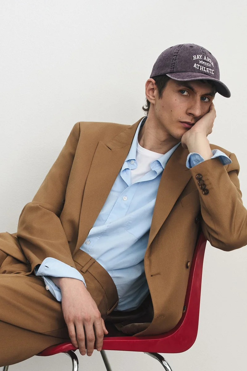 اتش اند ام جاكيت بقصة مريحة وصفين من الأزرار على الصدر